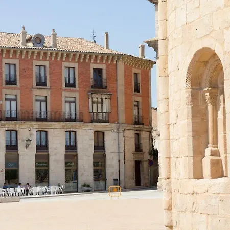 Tirso De Molina Guest house *