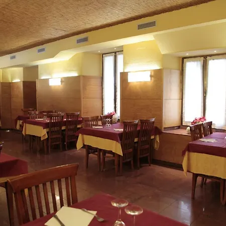 Tirso De Molina Guest house