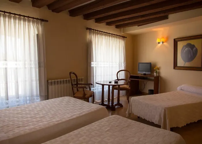 Tirso De Molina Penzion Almazán